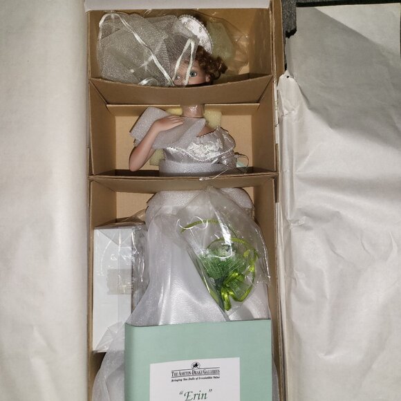 Ashton-Drake Galleries "Erin" Bride doll - Picture 1 of 7